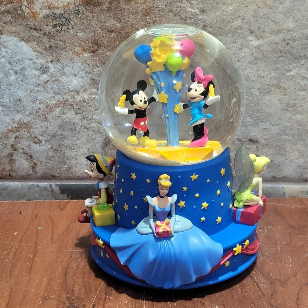 Hallmark Disney 100th Birthday Musical Water Globe 2001 When You Wish Upon a Sta